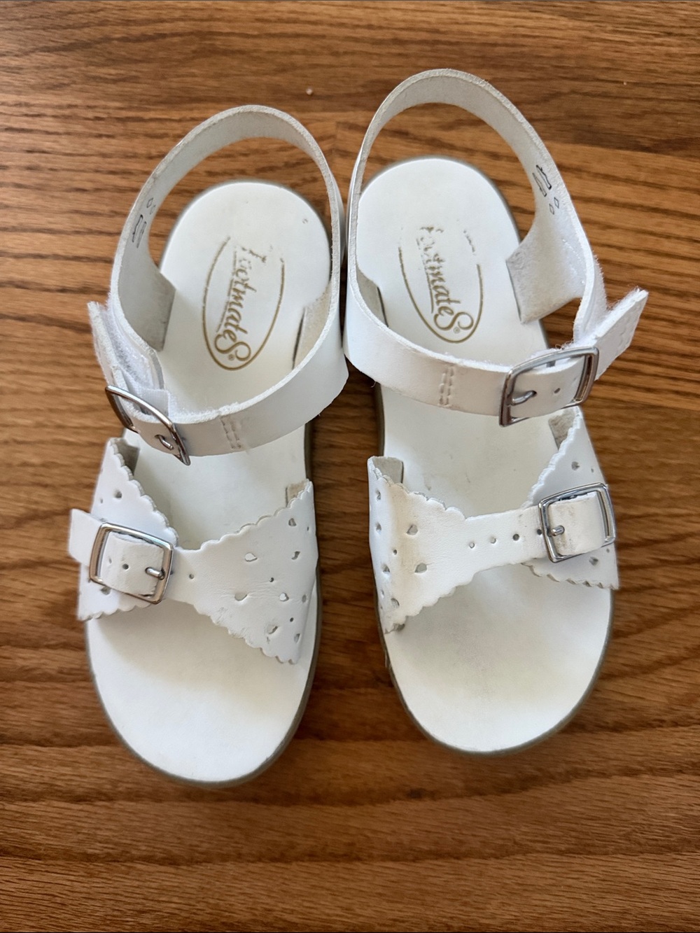 FootMates White Girls' Buckle Sandals with Scalloped Straps - Picture 2 of 4
